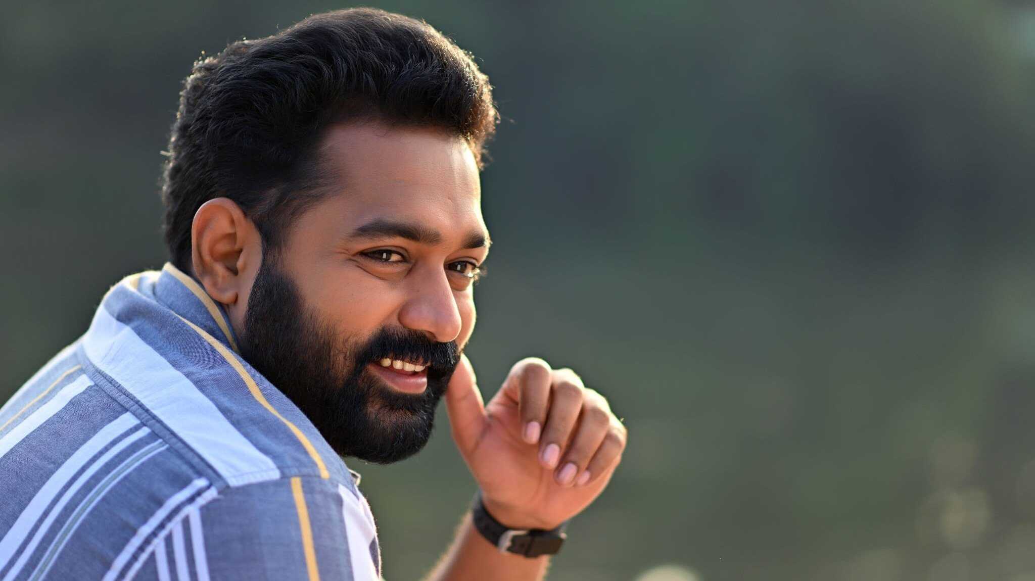 Maheshum Marutiyum 1