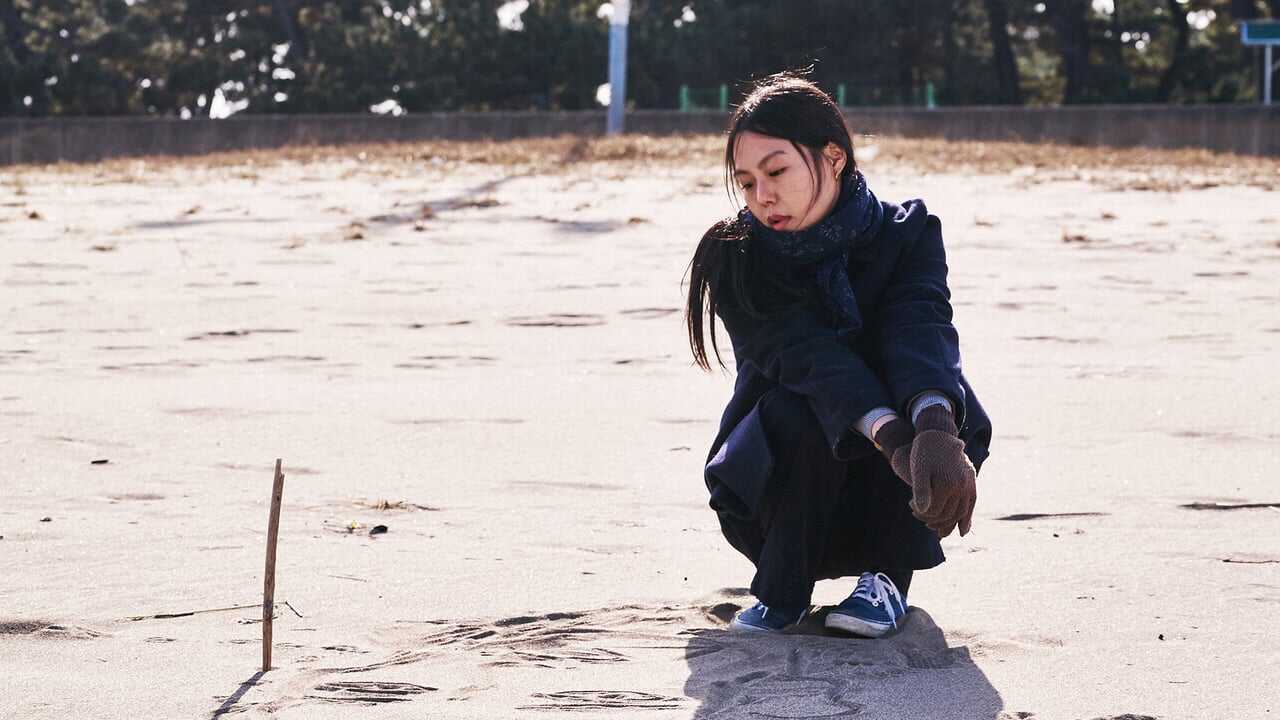 밤의 해변에서 혼자 0