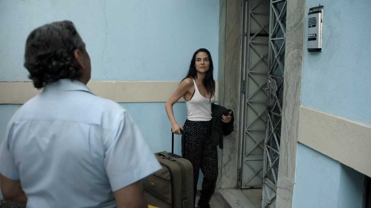 Intimidade Entre Estranhos 0