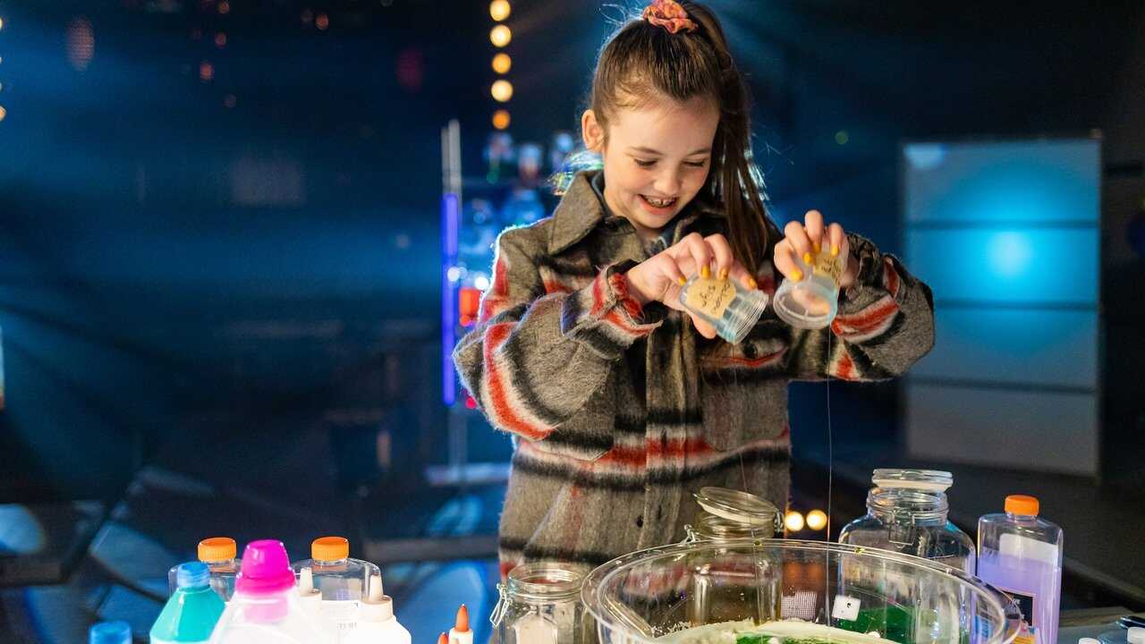 [NL] De nog grotere slijmfilm (2021) 0