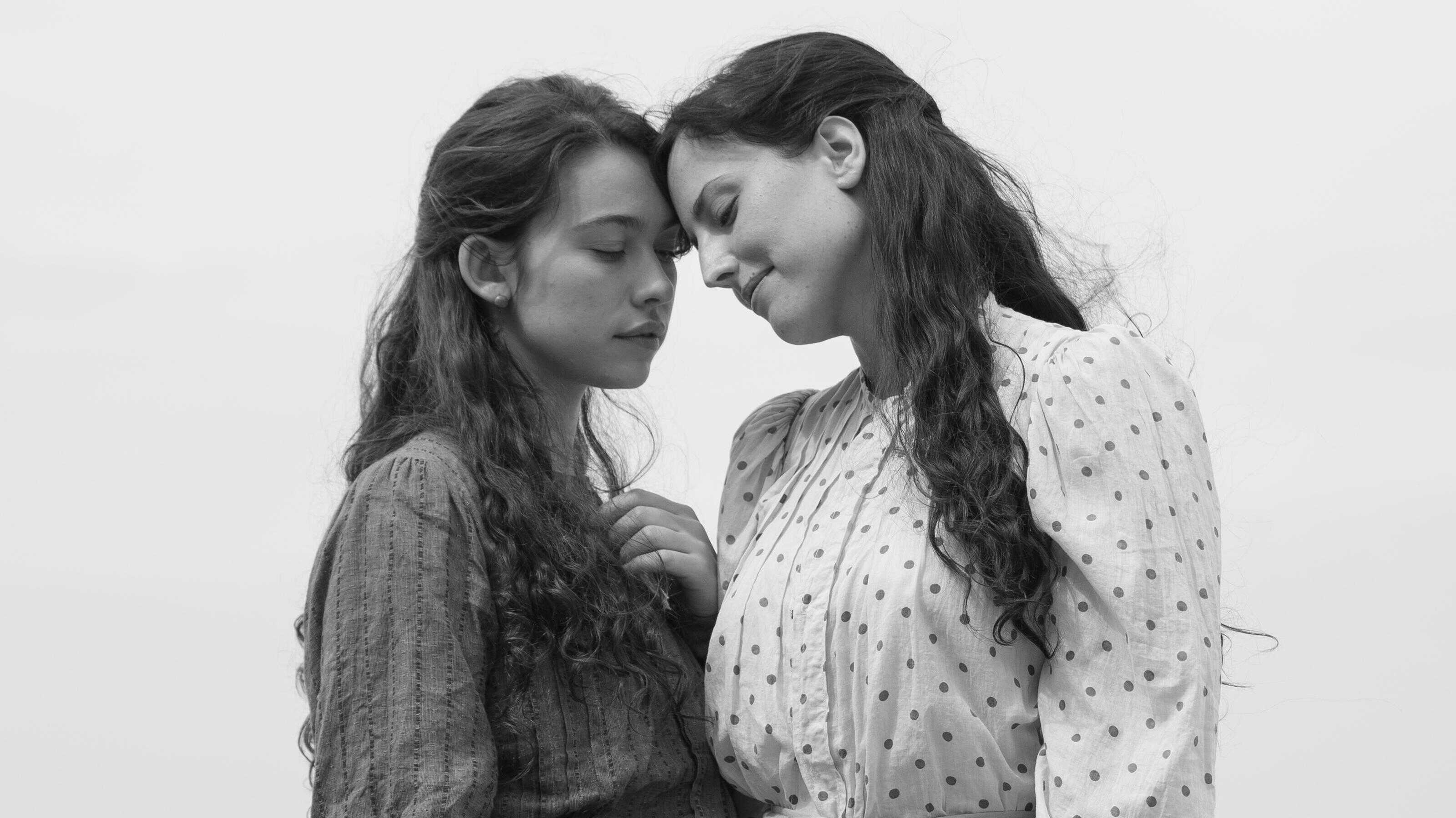 Elisa & Marcela 1
