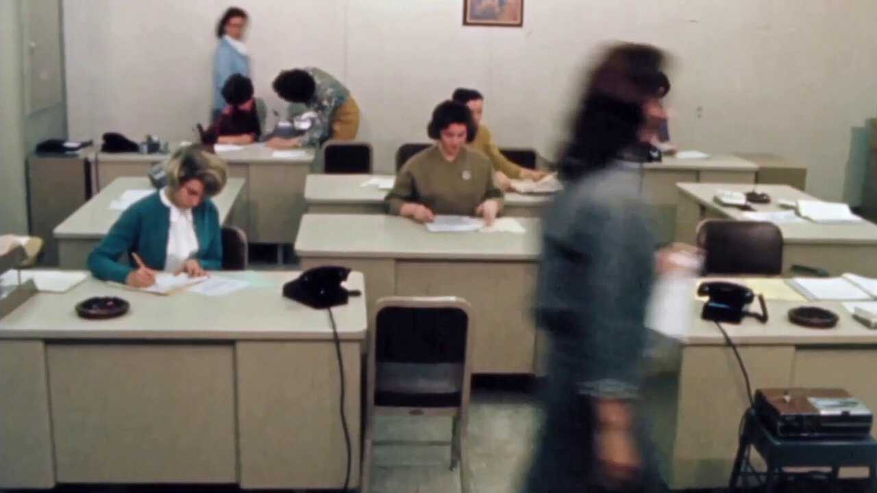 Still Working 9 to 5 - 2022 [MULTI-SUB] 0