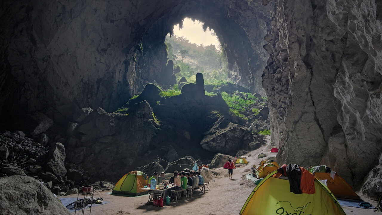EN| A Crack in the Mountain - 2023 0