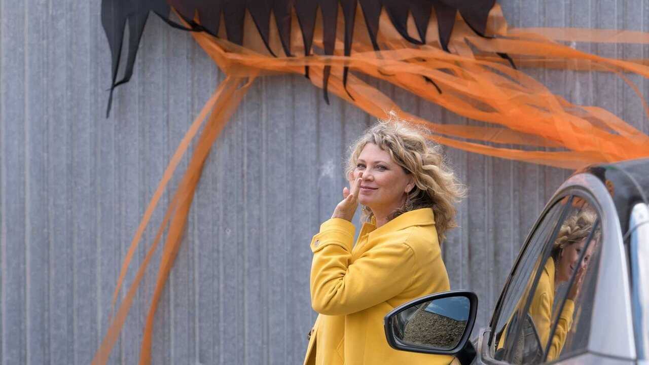Candice Renoir : Des bonbons ou la vie (2023) 0