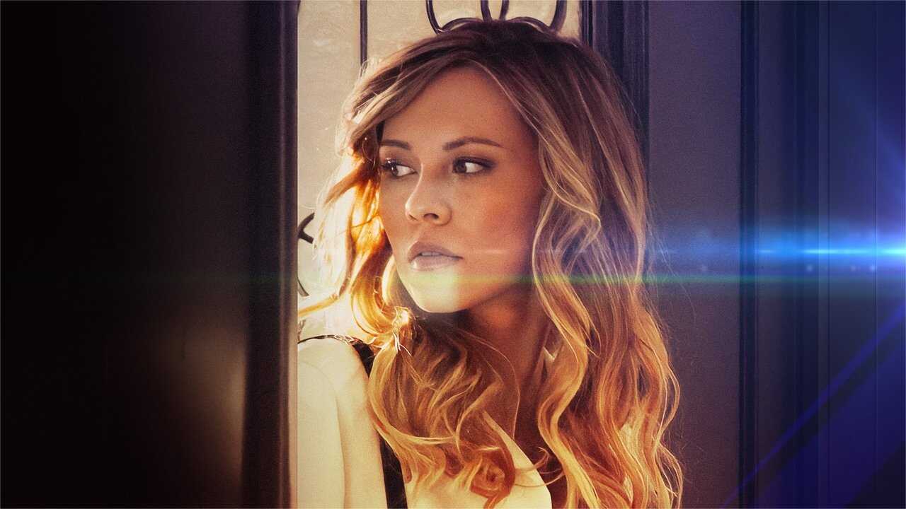 Une décoratrice diabolique (2021) 0