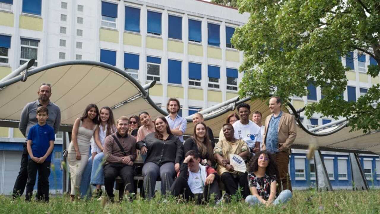 FR - Le Monde est à eux - 2024 0