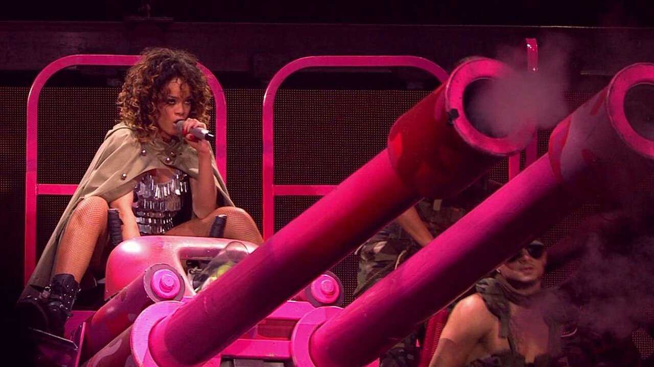 Loud Tour Live at the O2 (2012) 0