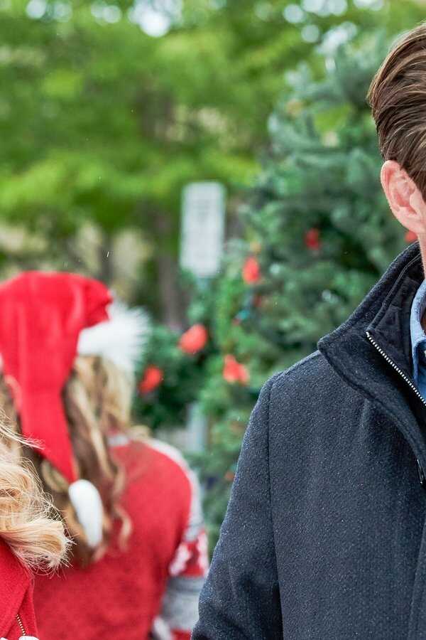 Entertaining Christmas (2018) 0