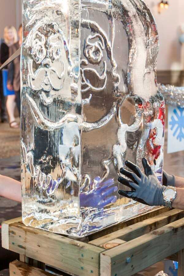 Ice Sculpture Christmas (2015) 0